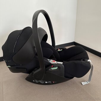CYBEX Cloud T i-Size Urban Mobility Black - 13