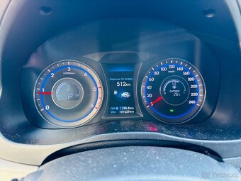 Hyundai i40cw - 13