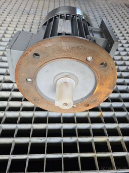 Predám rôzne el.motory na čerpadlá od 0,55 do 11kW - 13