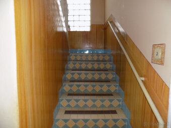 Poschodový dom v Tvrdošovciach v centre obce vhodné aj na - 13