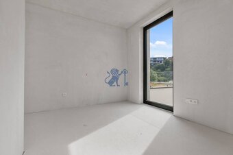 Nadštandardná 4- izbová terasová vila na Kolibe s krásnym vý - 13