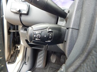 Peugeot 3008 1.6e VTi Confort Pack - 13