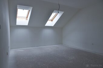 NA PREDAJ: 3-izbový holobyt s výhľadom na Spišský hrad - 13