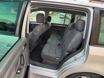 Volkswagen Touran 2.0FSI - 13
