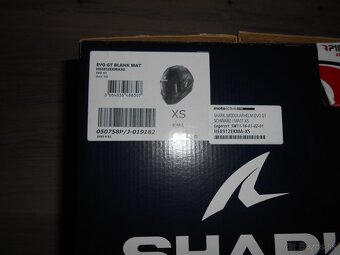 Predam krasnu novu moto prilbu znacky SHARK SPARTAN GT BLANK - 13