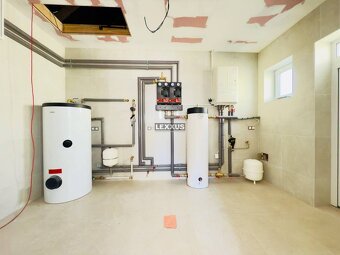 | priestranná novostavba s vysokým technologickým štandardom - 13