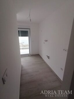 CHORVATSKO, 🌊 APARTMÁN S VÝHĽADOM NA MORE – LEN 10 m OD PLÁ - 13