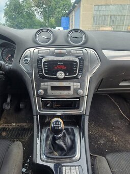 Ford Mondeo MK4 2.0 96 kW manual - 13