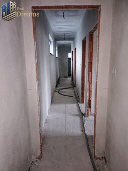 Novostavba 4-izbového rodinného domu v tichej lokalite v obc - 13