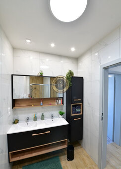 Na prenájom moderne zariadený 3 izbový, dvojpodlažný apartmá - 13