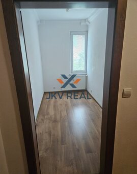 Kompletne zrekonštruovaný 3 izbový byt v skvelej časti Ružin - 13