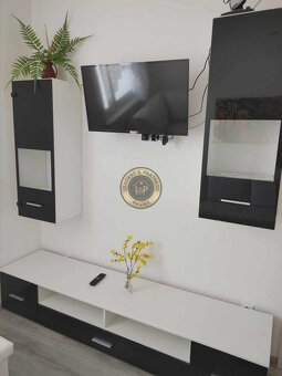 PREDAJ: 2 izb. byt 41 m2 + loggia kompletná rekonštrukcia - 13