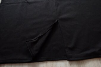 PeeKaBoo Čierno-biele vzorované šaty + crop top - 13