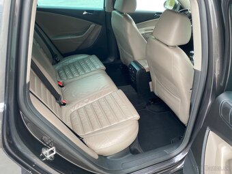 Volkswagen Passat Variant 2.0 TDI Highline - 13