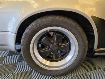 Porsche 911 SC 3.0 Coupé z roku 1983 - 13
