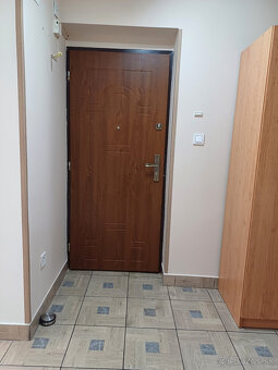 2-Izbovy byt v Komarne na prenajom. - 13