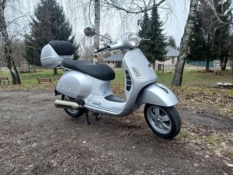 Piaggio Vespa GTS 250 - 13