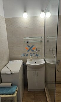 Na predaj: 2-izbový zrekonštruovaný byt v centre Galanty - 13