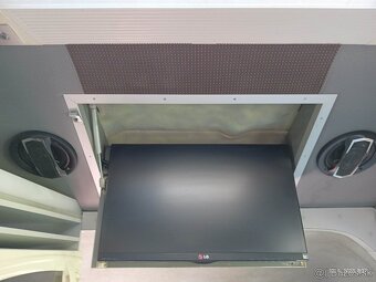 predam obytny vw crafter 4 miestny - 13
