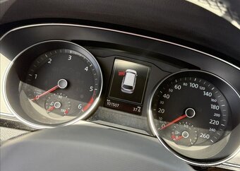 Volkswagen Passat 2,0 TDI 110kW DSG NAVI 2023 nafta automat - 13