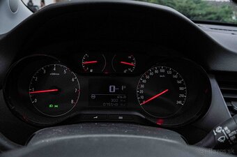 Opel Crossland X 1.2 TURBO AT6 - 13