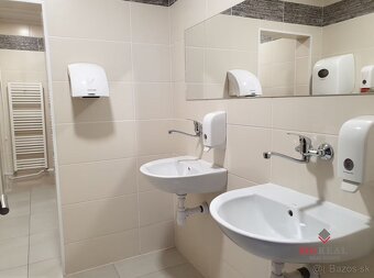 Kancelária 17m2, umývadlo, klíma, pláv. podlaha, zač. Petrža - 13