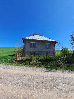 Na predaj rodinný dom s veľkým pozemkom - 13