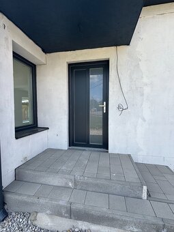 Rodinný dom s krásnym slnečným pozemkom o výmere 950 m2 v Bá - 13