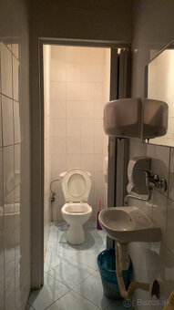 Komerčný priestor priamo na námestí v centre mesta Šahy - 13