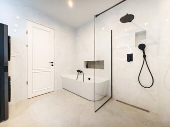 Exkluzívny zrekonštruovaný trojizbový staromestský byt. - 13