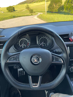 Škoda Octavia Combi 2.0 TDI DPF RS - 13