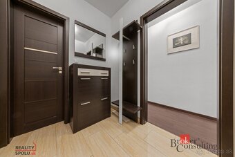 REZERVOVANÉ Veľkorysý, moderný byt - super lokalita - 13