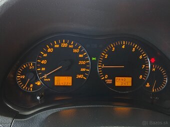 Toyota Avensis Combi - 13