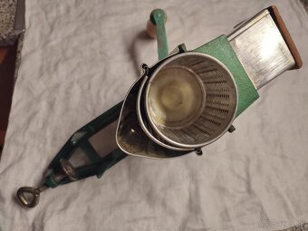 Prdám mlynček na mäso a na orechy - 13