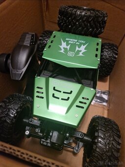RC auto 4x4 1:8 - 13