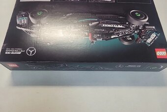 Nové LEGO Technics 42171 Mercedes-AMG F1 W14 E Performance. - 13
