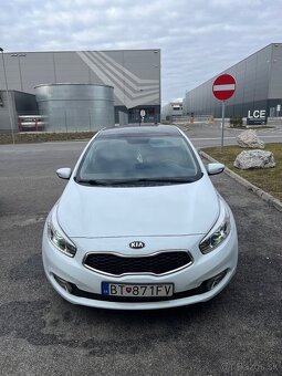 Kia ceed 1.4i panorama gold - 13