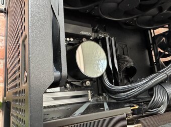 Ryzen 7 9800X3D\32GB\RX 9700XT\SSD\850W Zdroj - 13
