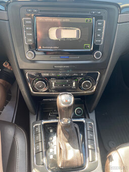 ŠKODA SUPERB 2 COMBI L&K 2.0 TDI 4x4 – LUXUSNÝ SPOLOČNÍK - 13