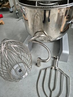 KUCHYŇSKKÝ ROBOT 20L ŠLAHAČ MIESIČ CESTA - 13