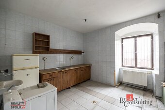 EXKLUZÍVNA HISTORICKÁ NEHNUTEĽNOSŤ V CENTRE BREZNA - 13