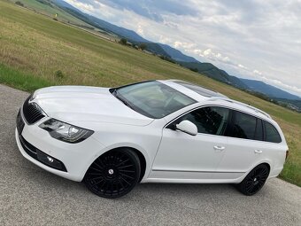 SKODA SUPERB Combi 2.0 TDI FULL VYBAVA - 13