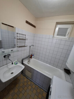 3 IZBOVÝ BYT S LOGGIOU A GARÁŽOU - znížená cena - 13