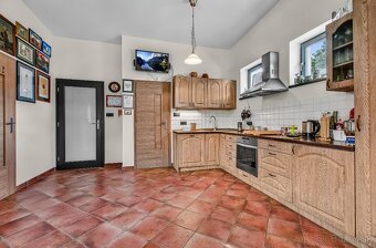 Na predaj komfortný a kvalitne postavený dom, Sološnica - 13