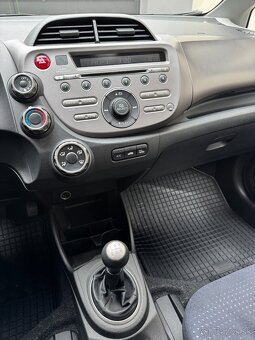HONDA JAZZ 1,2 i-VTEC, BENZÍN, MANUÁL, 2/2011, 165 212 KM - 13