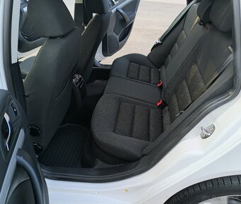 ŠKODA OCTAVIA COMBI 2.0 TDi 103KW CR FAMILY XENON NAVI ŤAŽNÉ - 13