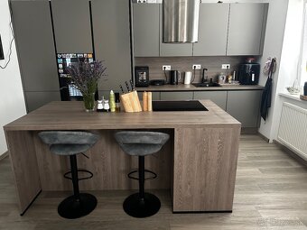 Moderný 3-izbový dom s veľkým pozemkom, bazénom a hosťovským - 13