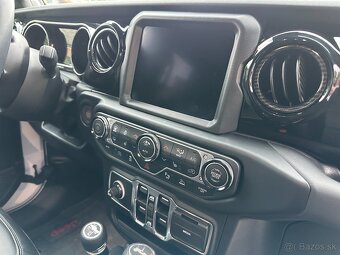 Jeep Wrangler UNLIMITED BRUTE 2,0 PHEV 4XE, DPH - 13