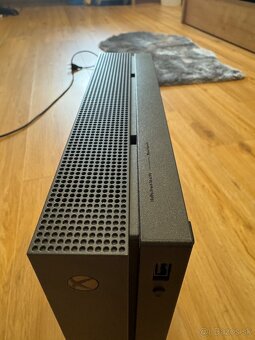 Xbox one x + 2 ovládače - 13