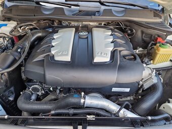 Predám Volkswagen Touareg II 3.0 V6 TDI 176 KW 8-Tiptronic - 13